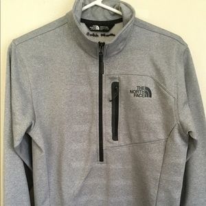 Men’s Northface Halfzip Pullover size S EUC